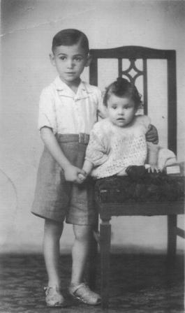 Foto Vicente, ós 5 ou 6 anos, coa miña irmá Magdalena